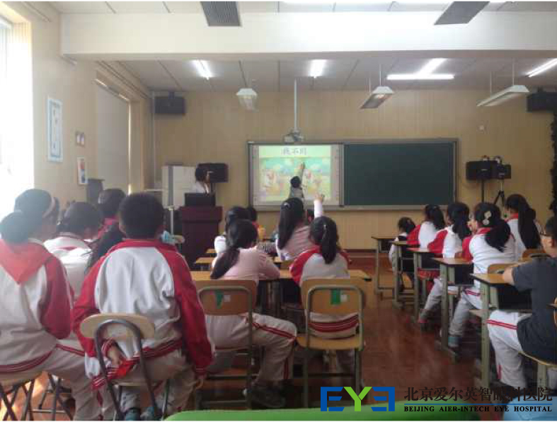 北京爱尔英智眼科医院走进草桥小学开展近视防控讲座